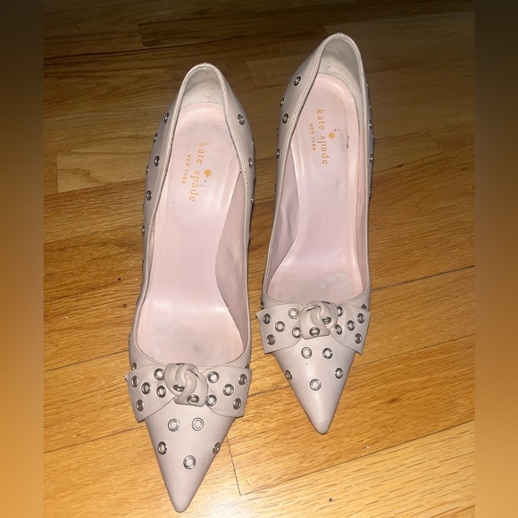 Kate Spade Blush New York Women's Lia Grommet Leather Bow Pumps, size 9 - Picture 3 of 10